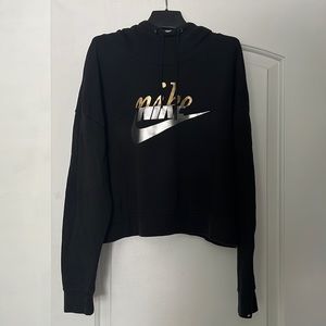 Nike semi- cropped hoodie